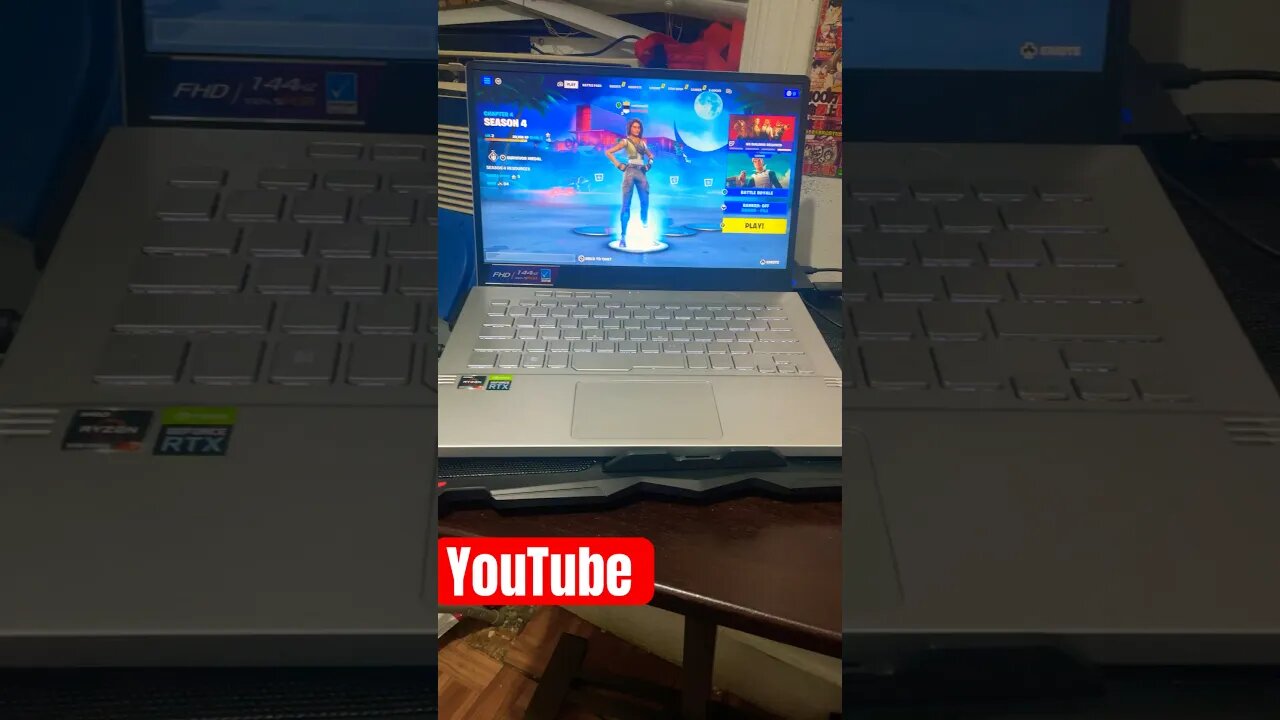 Who's trying to play #fortnite with a #youtubers #gaming