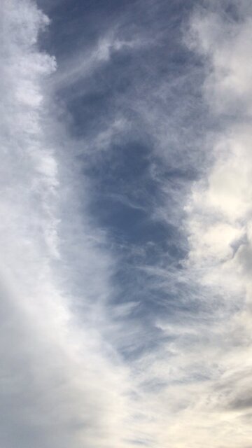 Sky Wales 🏴󠁧󠁢󠁷󠁬󠁳󠁿4:43 pm clouds 13/10/2023