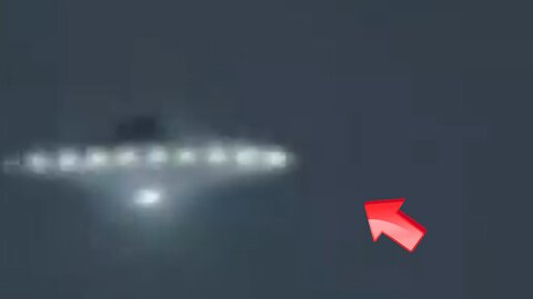 Sighting of three saucer-shaped UFOs over the city at night [Space]