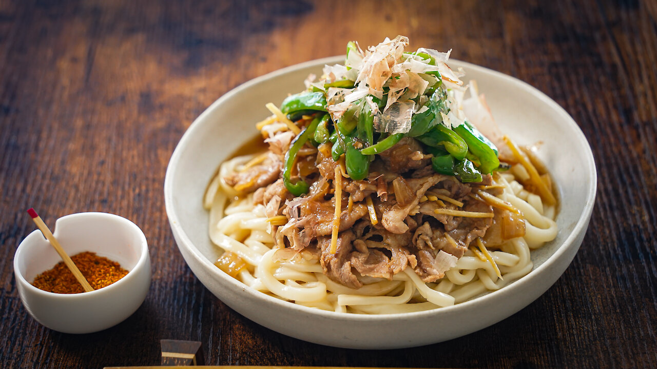 【豚生姜焼うどん】【PORK GINGER UDON NOODLES】 焼うどんアレンジ 豚の生姜焼きと熱々うどんのコラボレーション You should try this amazing combination!!