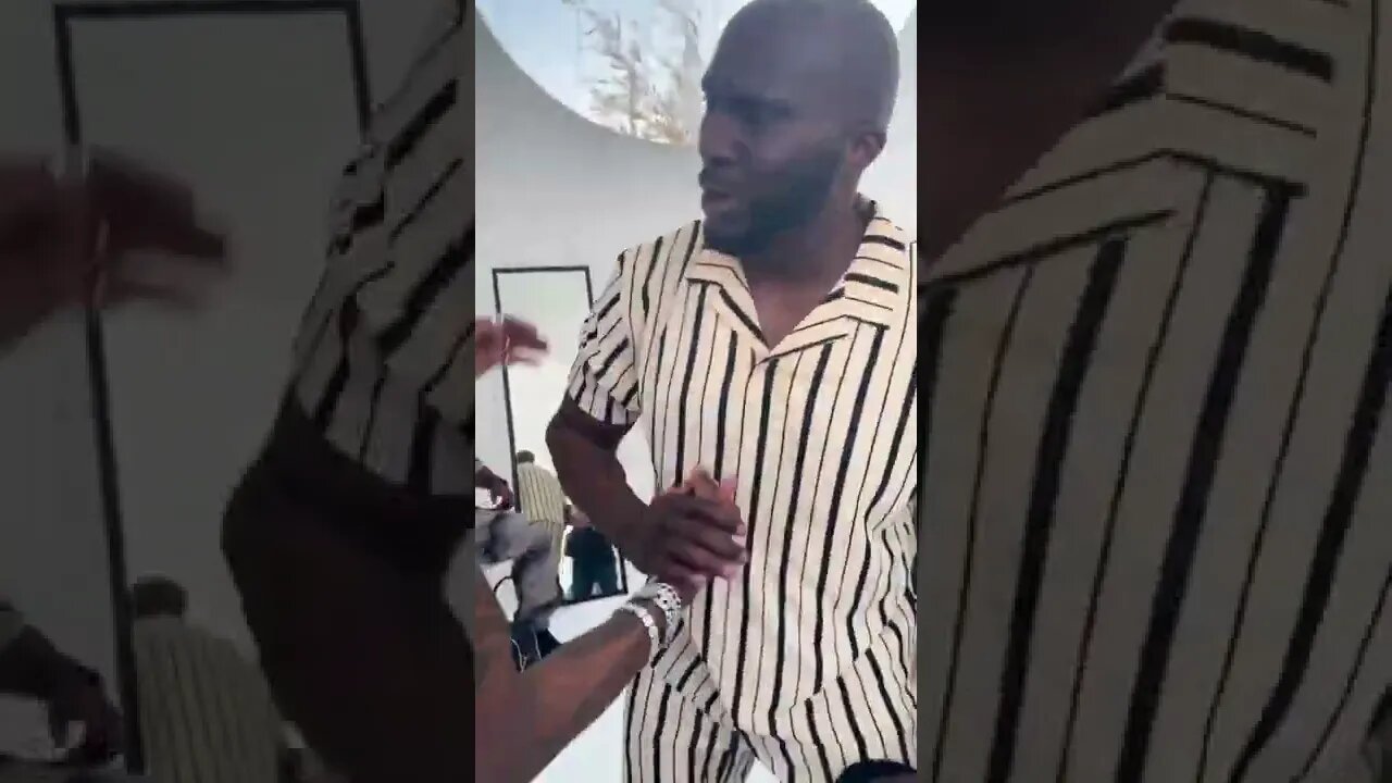 shopsydoo surprised diamond platnumz who lost piece of his diamond chain on stage at afronation