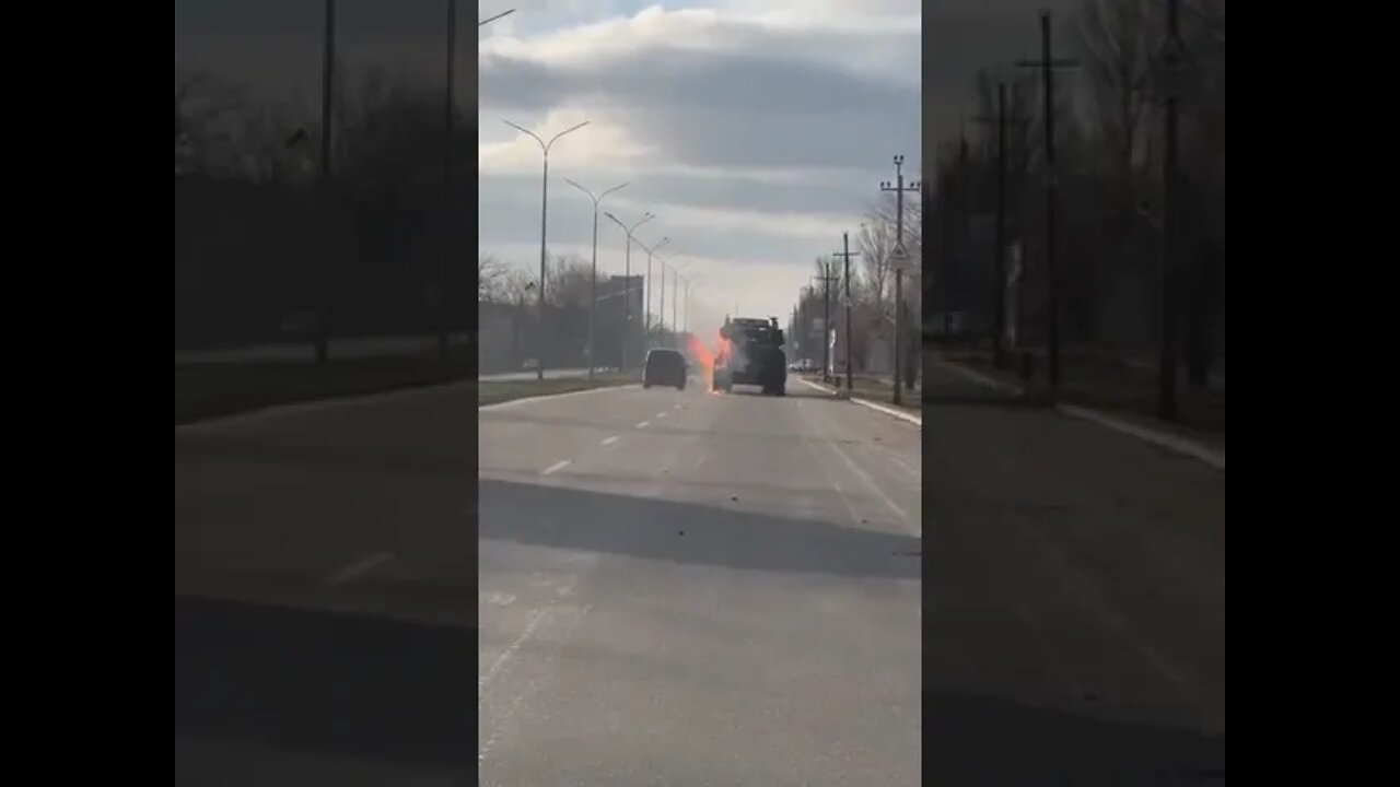 ★★★ Occupants of minivan attack Russian truck with Molotovs