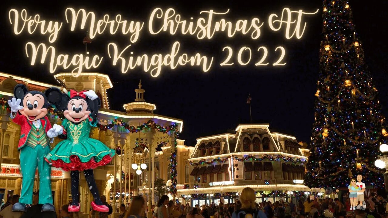 Checking Out Christmas Merch at Magic Kingdom | DisneyWorld Christmas 2022