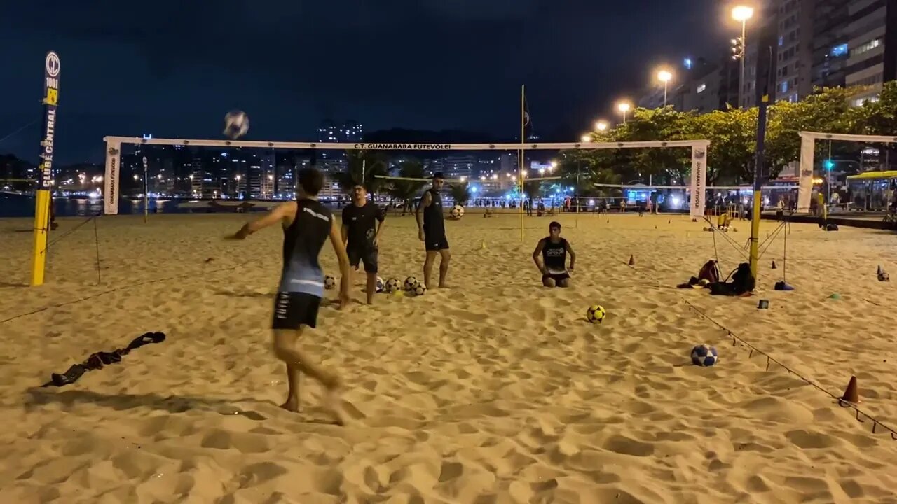 Treino de futevôlei - Defesa de meio fundo e defesa de pingo