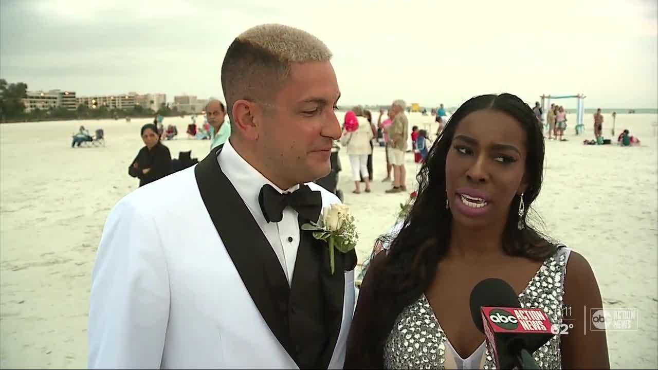 Hundreds renew their vows on Siesta Key on Valentine's Day