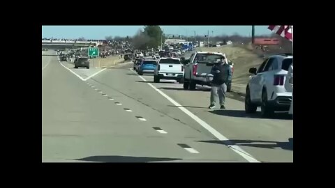 🔥🇺🇸 WOW!! Massive crowds line up to cheer on People’s Convoy!!