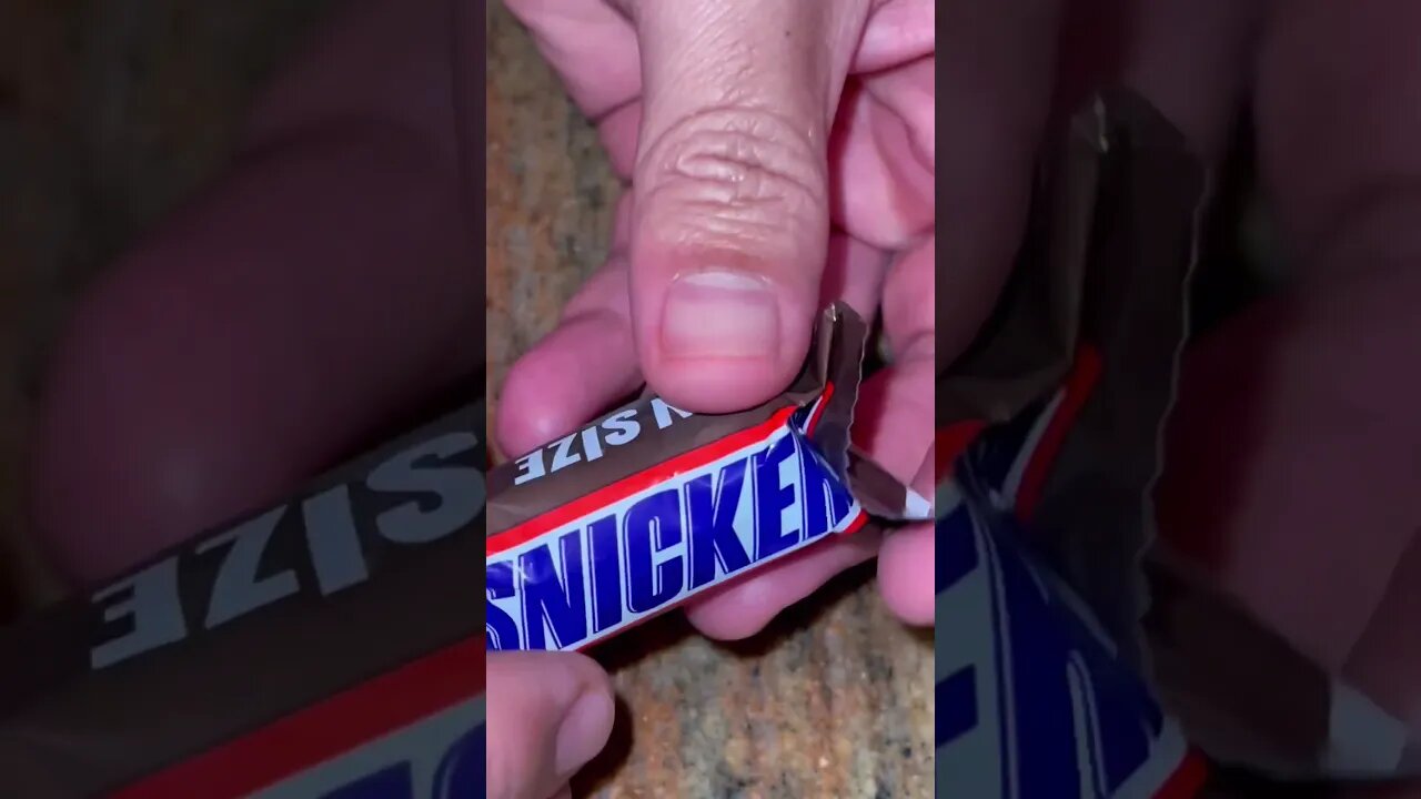 Twix vs Snickers crinkle ASMR