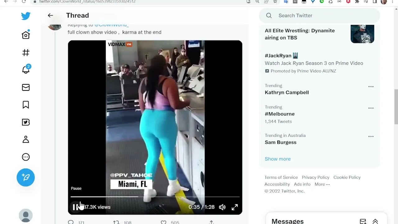 女人在邁阿密機場毀壞財產 2/2