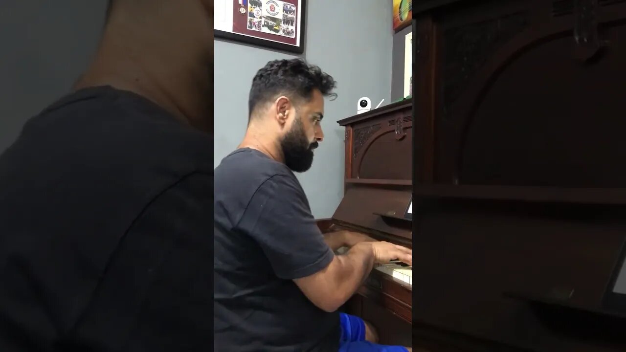 Escudo - voz da verdade no piano