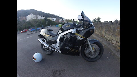 Suzuki GSXR1100 1987 Black and Gold