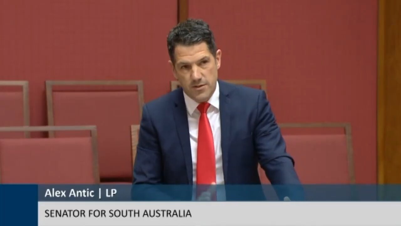 Pro Trump Aussie Senator ... Says it how it is! Mainstream Media is dying!