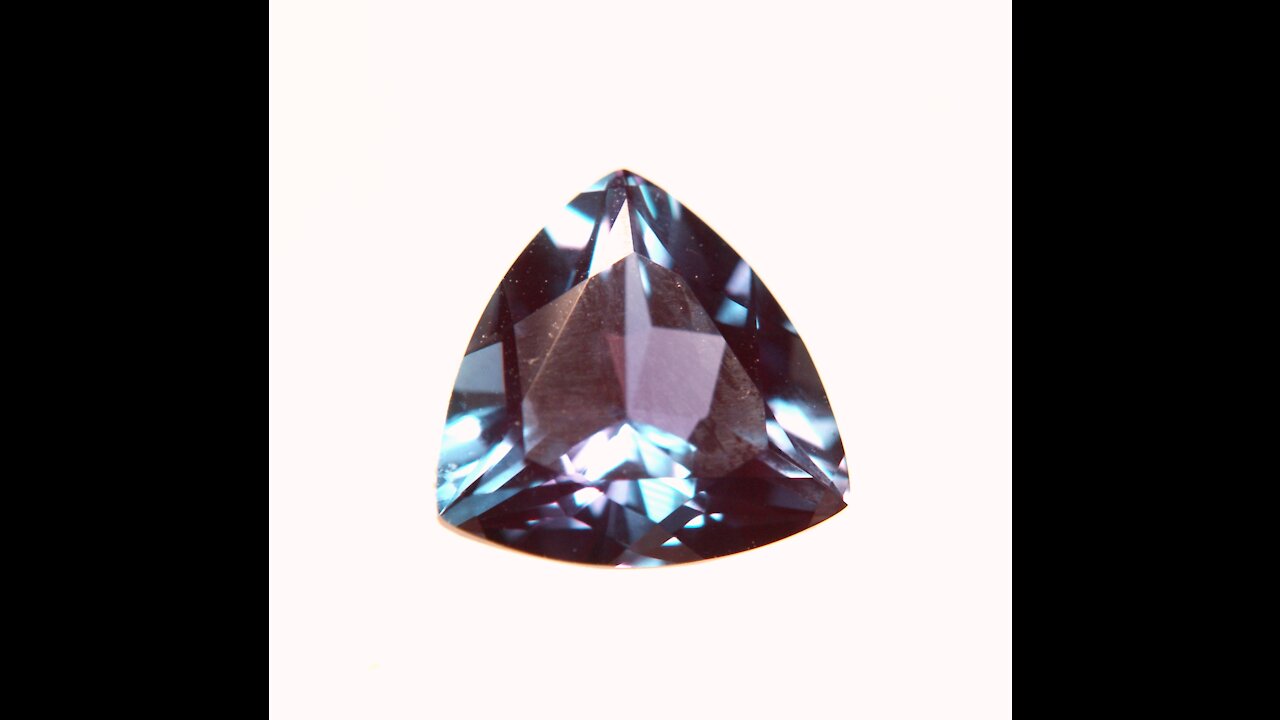 Lab Created Alexandrite – Chrysoberyl Trillion