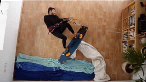 Faire du kitesurf dans son salon, c'est possible