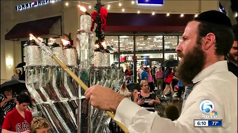 Fifth annual Hanukkah celebration held at Palm Beach Outlets