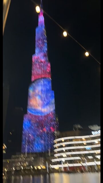 Burj Khalifa looks amazing