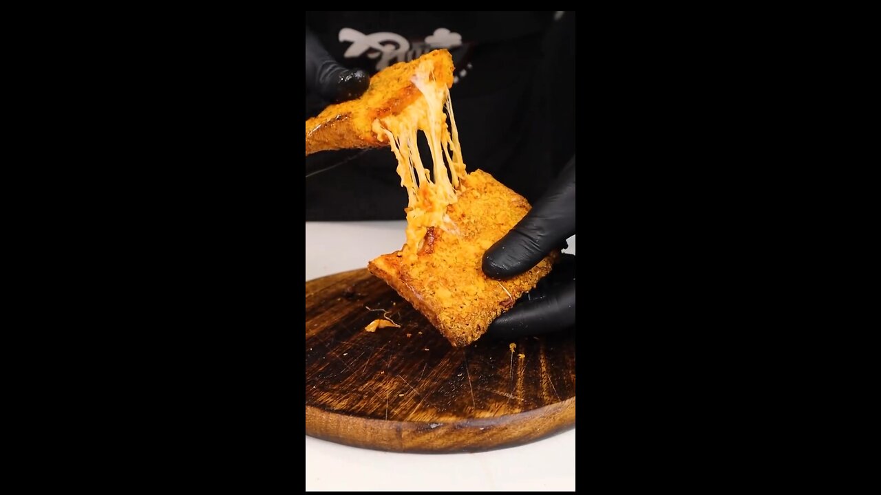 Would you like to eat this? Crunchy Bread Pizza