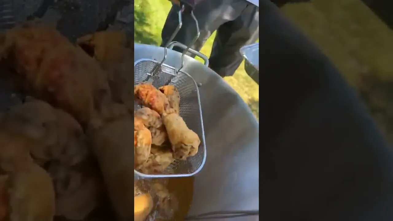 Outdoor fried chicken | @cooking_with_a_twist on IG 🐔🇺🇸 #shorts