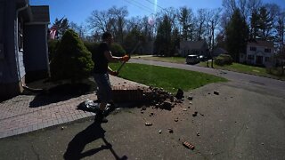 Destroying my lamp post with a Sledge HAMMER