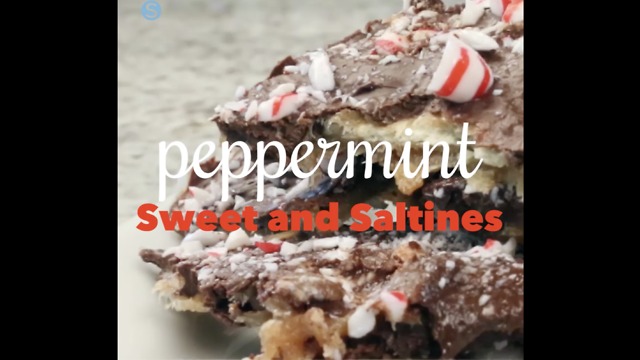 Peppermint sweet & saltines Christmas crackers