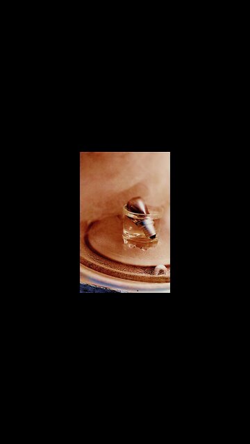 ВЗРЫВ ЛАМПОЧКИ В МИКРОВОЛНОВКЕ ⚡🔥💡 #shorts