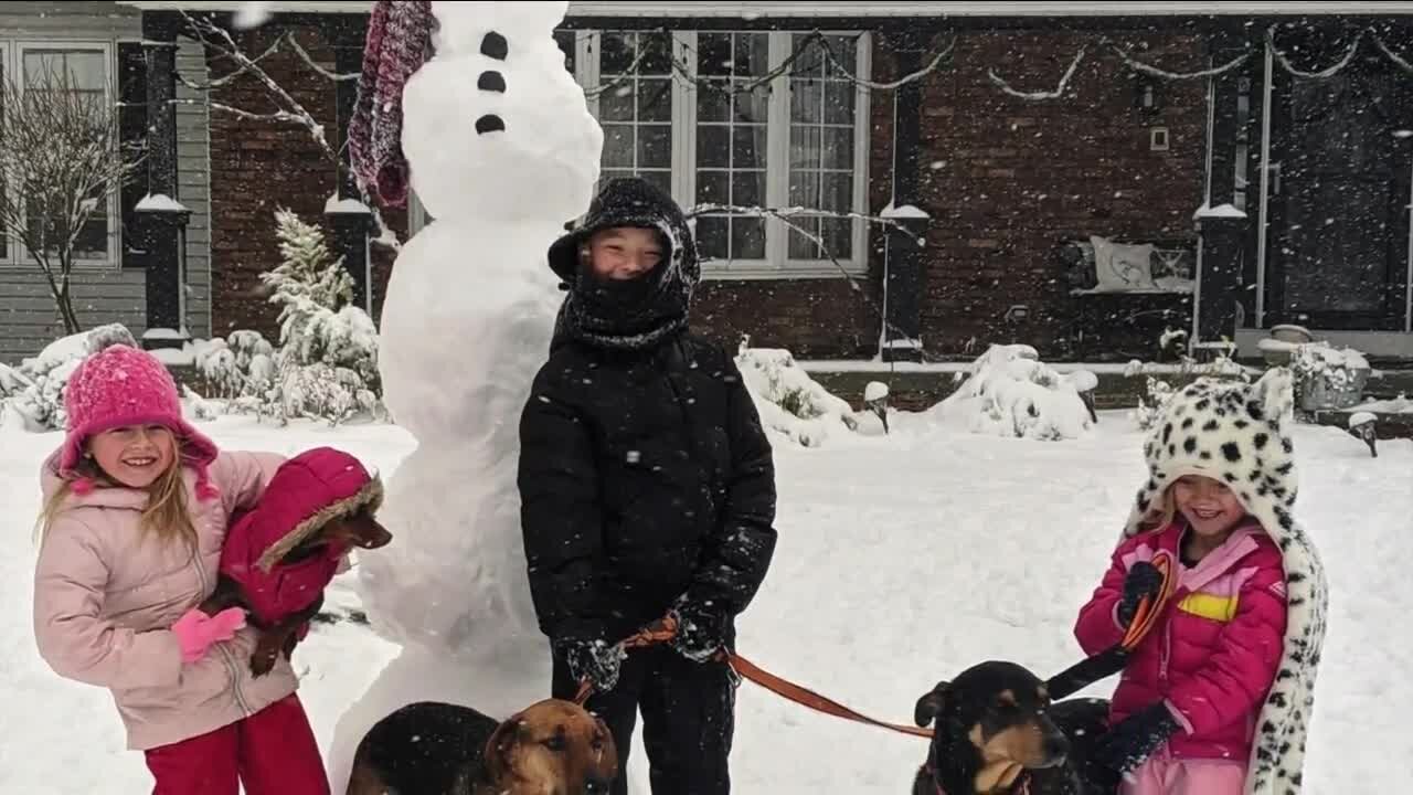 City of Avon Lake holding snowman building contest