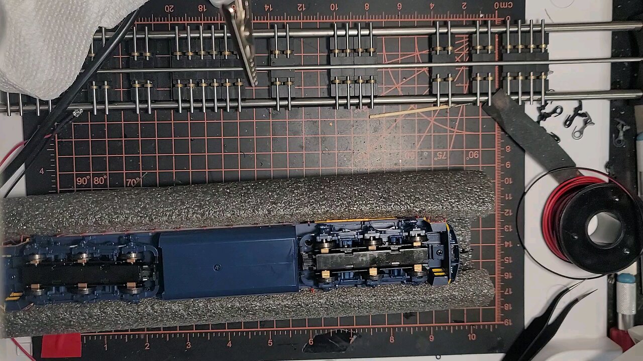 Repair of an Athearn Ready to roll Chessie SD40-2