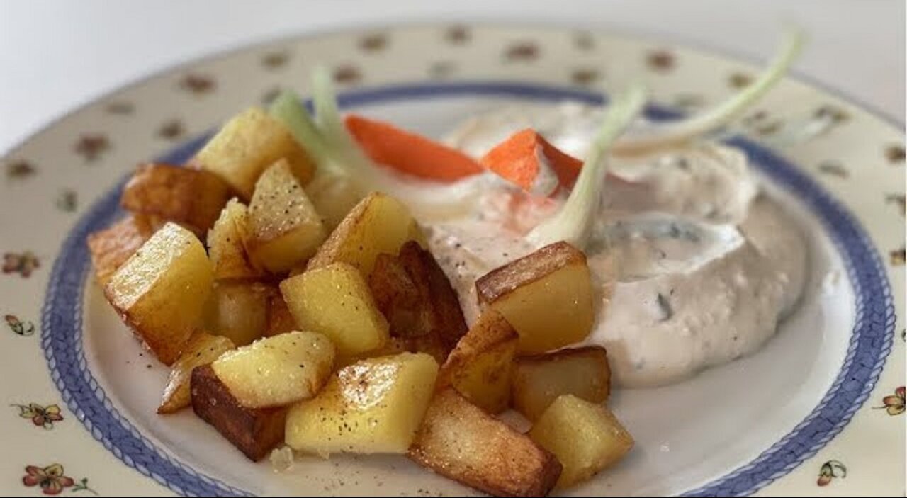 "Bibeleskaes un Gebradeldi" ou fromage blanc alsacien et pomme sautée