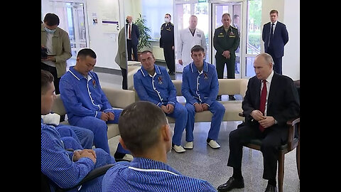 Putin decided to talk with the military he himself moved his chair closer😃🇷🇺 #russia #putin #shorts