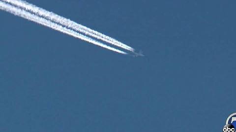 Mystery plane circles Denver, officials have few answers