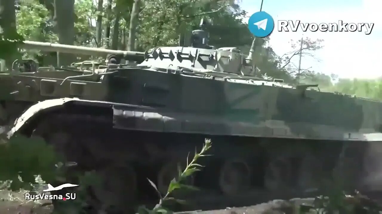 The fire of tanks and BMD during the offensive of Russian troops on Slavyansky