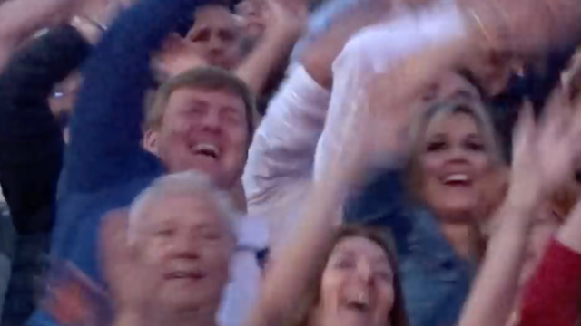 King and Queen of Netherlands dancing to shaggy