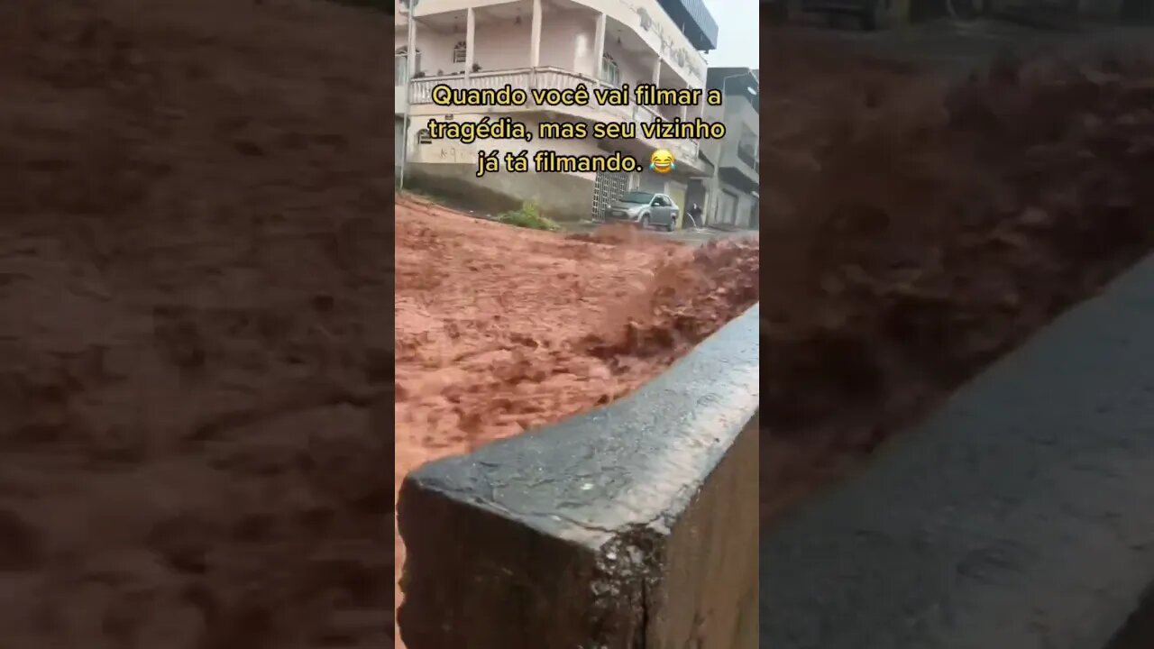 TODO MUNDO TEM VIZINHO CURIOSO.. kkkk #meme #fun #engraçado #viral #chuva #tempestade