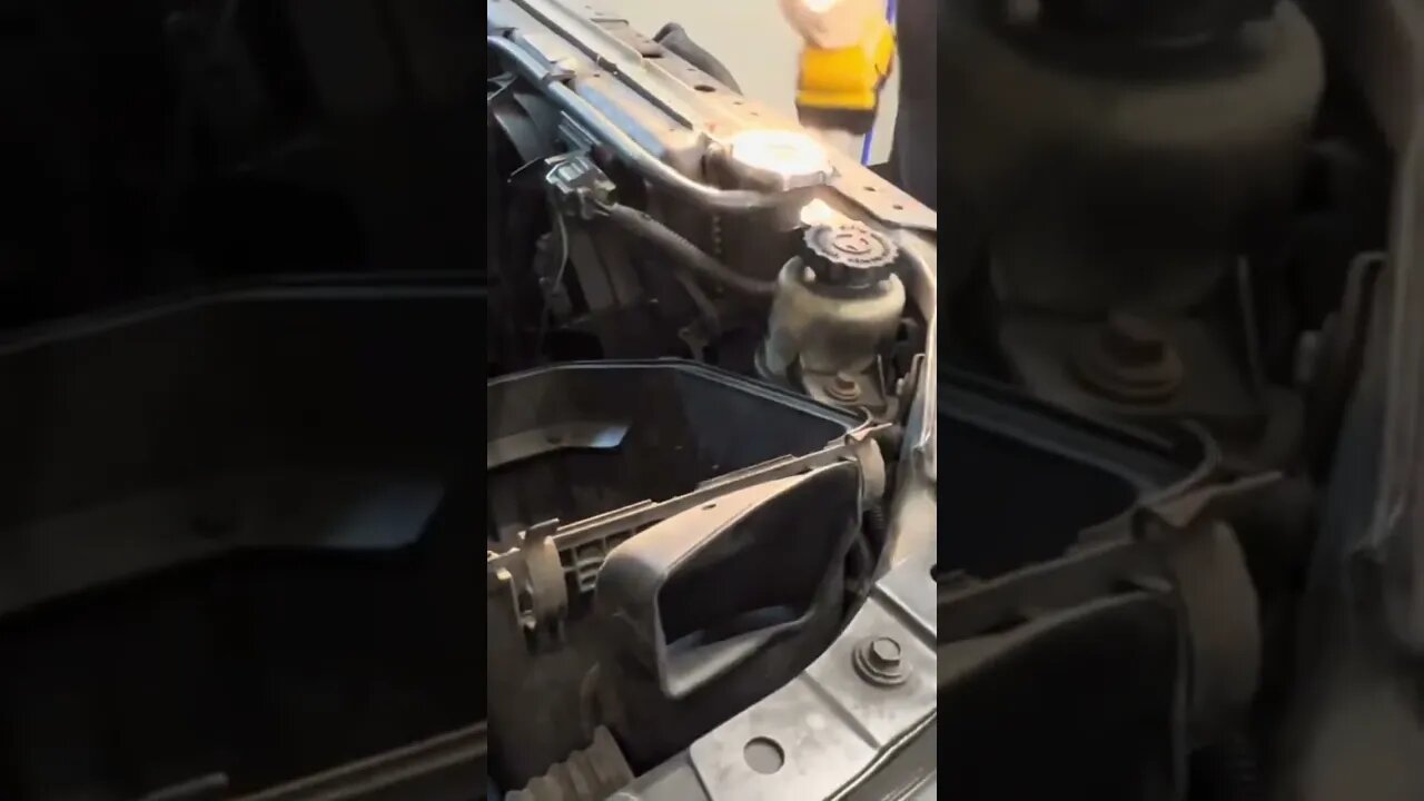 How To Remove Your Jeep Wrangler JK's Air Box Assembly In Under 60 Seconds! #shorts