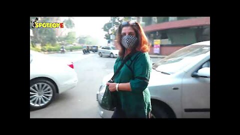 Farah Khan & Sussanne snapped at Kromakay Salon | SpotboyE