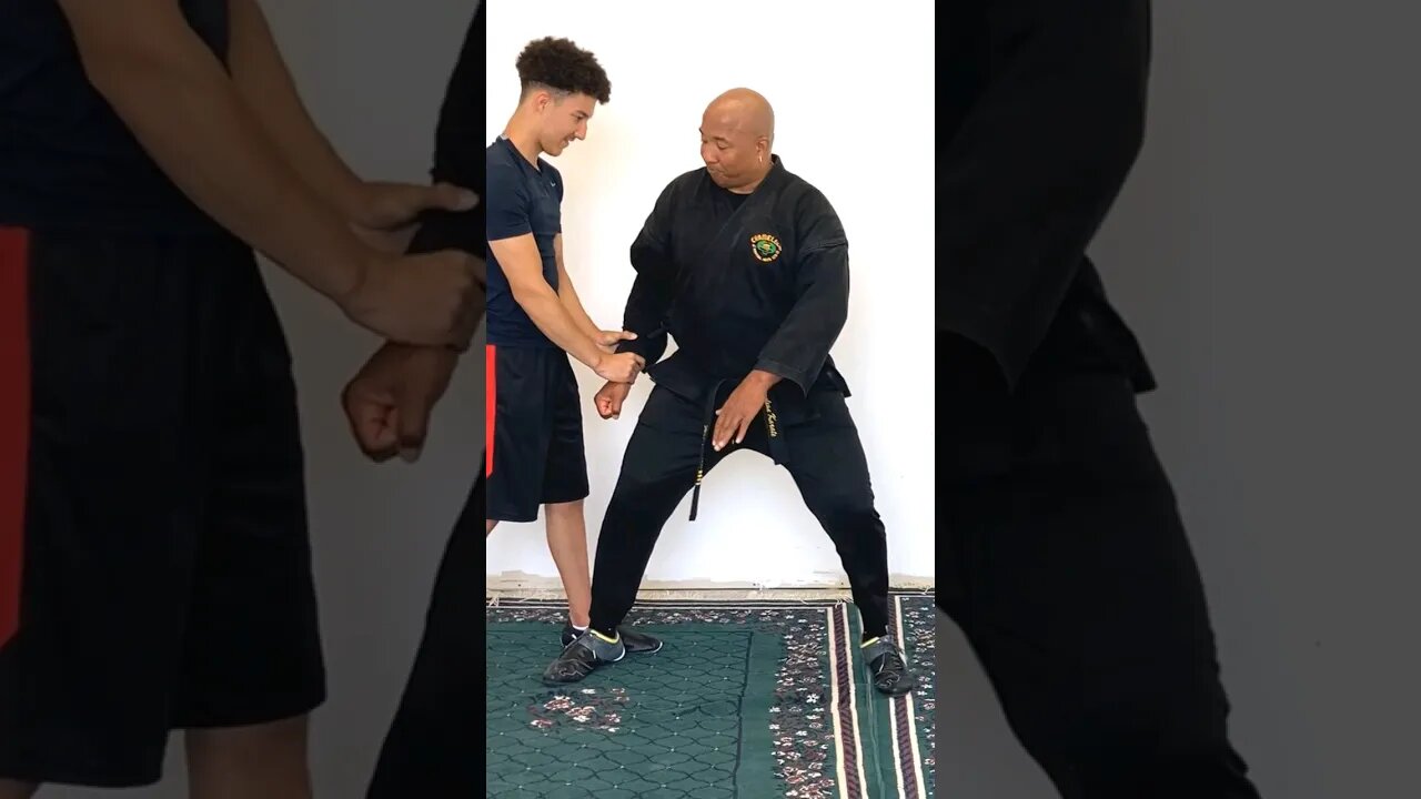 Hand Grab - Street Fight 😱😳#youtubeshorts #selfdefense #viralshort #martialarts #karate #capoeira