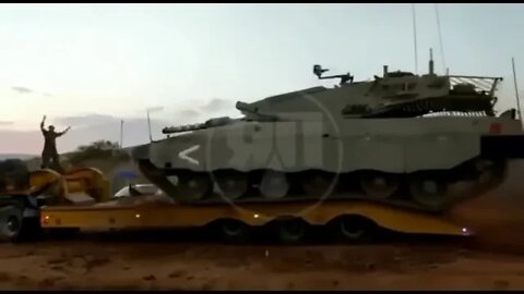 Israel Loading the "Merkava Mk3" tank , but something went wrong