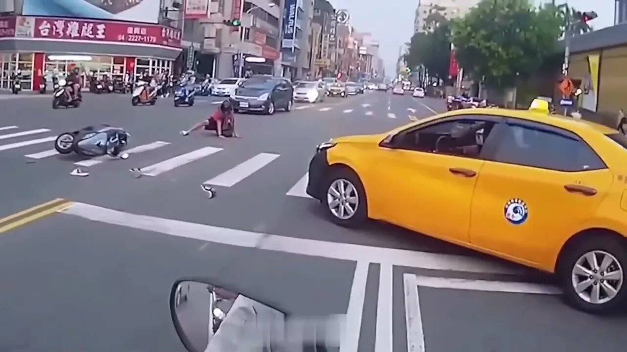 Car crash caught on camera #81 Latest idiots in cars