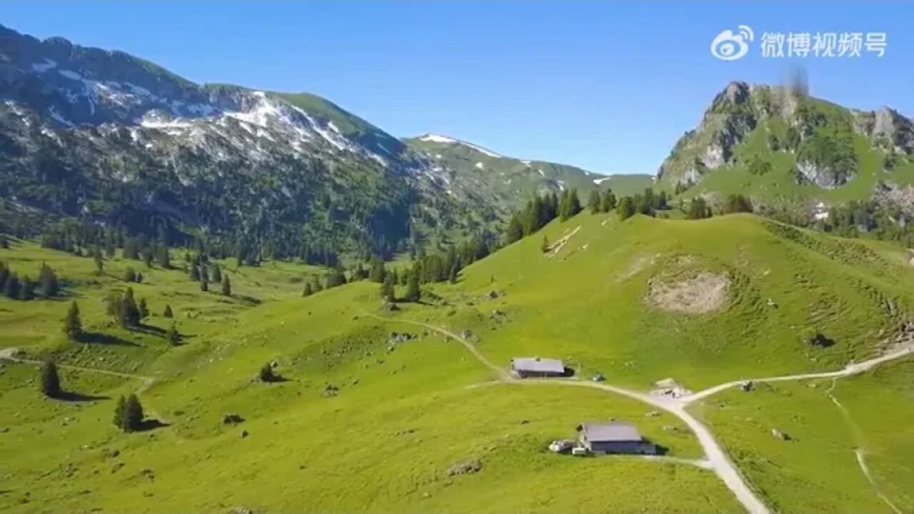 7 == Enjoy the beautiful natural scenery and travel in the Alps for half an hour