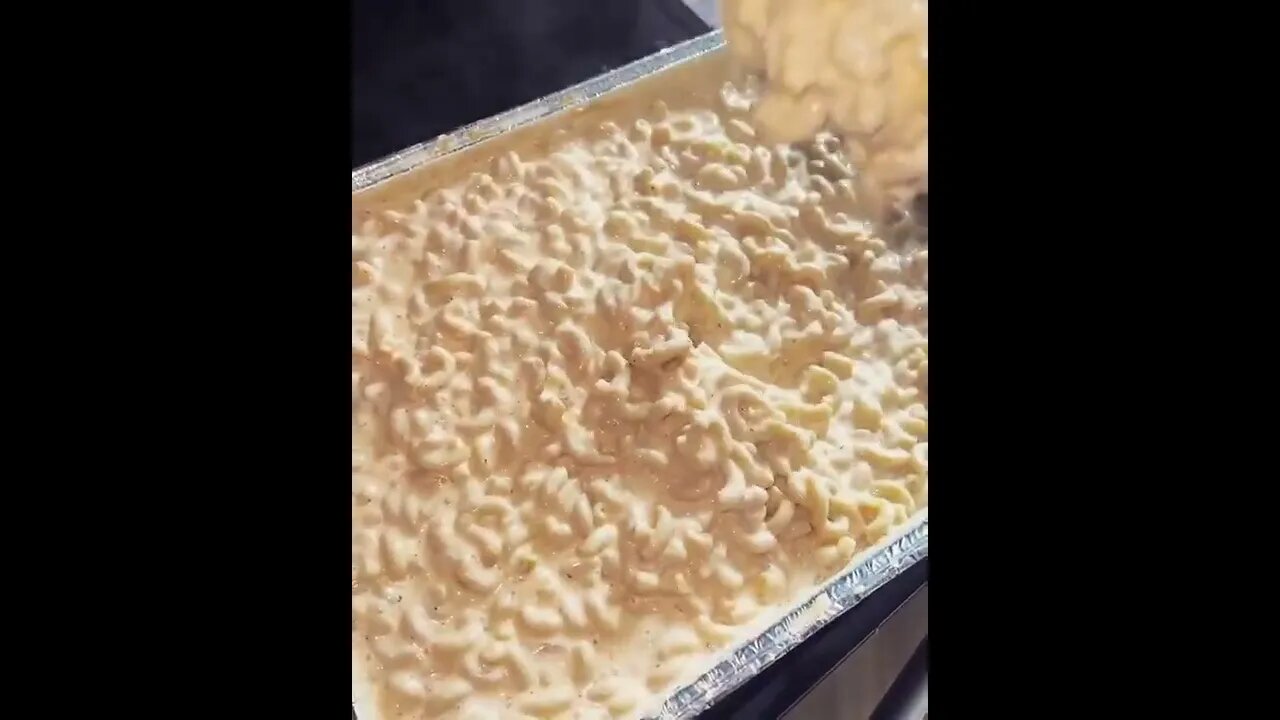 Mac & cheese greatness | @_karinaskitchen_ on IG 🧀🤑 #shorts