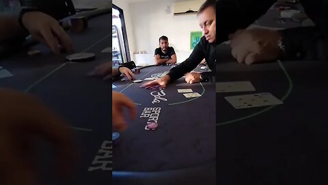 Você já se perguntou como é a adrenalina de chegar à mesa final de um torneio de poker?