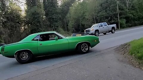 Hemi Cuda does burnout leaving for first cruise of 2023