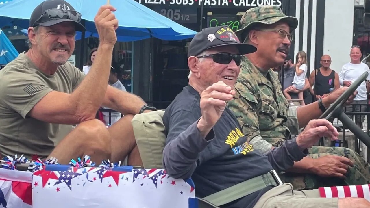100 Year old WWII Navy Veteran Joe Bush HB 4th of July Parade 2022