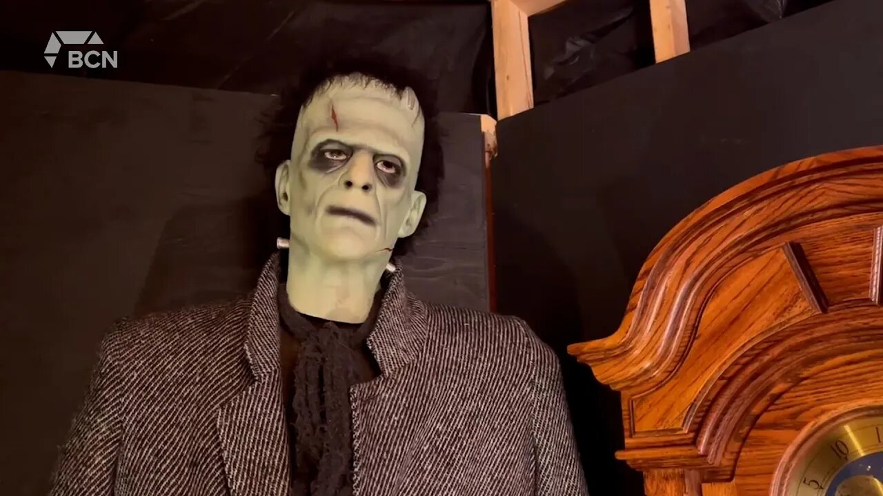 Construction On New Creepy Hollow Haunted Mansion Continues - October 5, 2022
