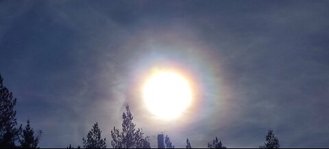 4.10. - 6.10.2024: Halo colors, colors in the clouds, weird clouds, white trails, sun halo?