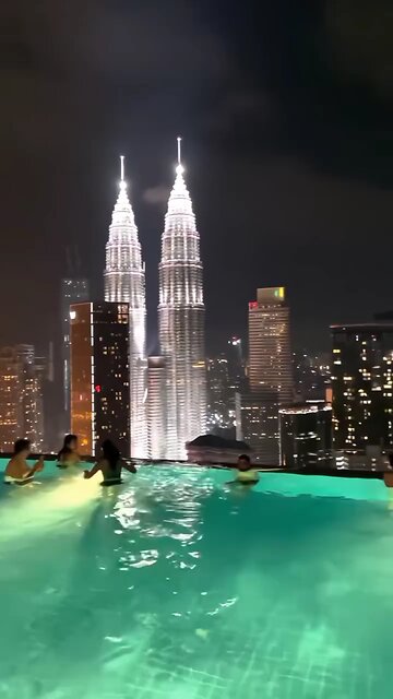 Burj Khalifa's Stunning Nighttime Display in Dubai 🐫 #burjkhalifa
