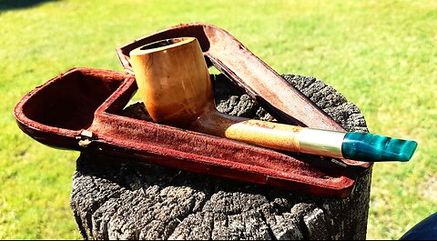 A stemless Meerschaum pipe.