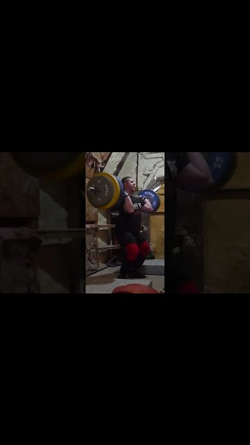 152 kg / 335 lb - Rack jerk