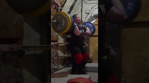 152 kg / 335 lb - Rack jerk