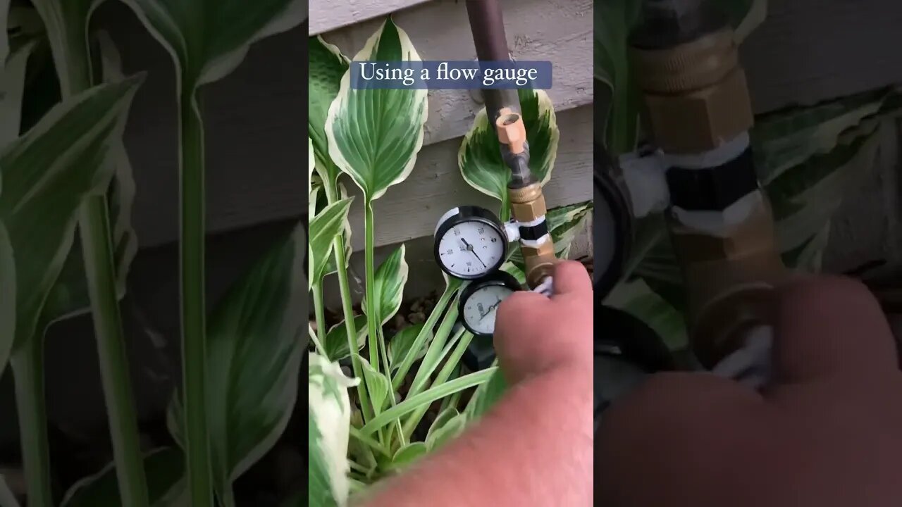 Flow pressure gauge for use on irrigation installation