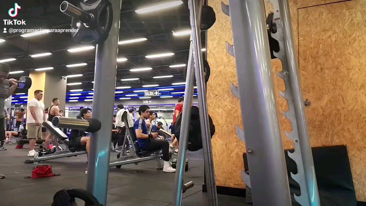 Nice day. Pure legs & unkles & cuadriceps. #luis1_3711 #abs #chest #core #back #arm #triceps #biceps